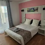 Otel Victoria Proche Stade De Rugby Et Centre 3*