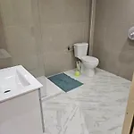 Victoria Proche Stade De Rugby Et Centre Hotel 3*