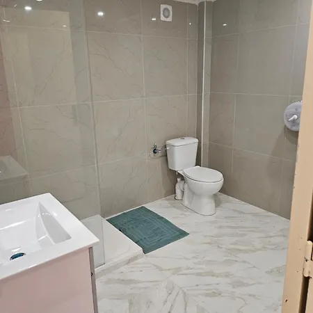 Hotel Victoria Proche Stade De Rugby Et Centre 3*