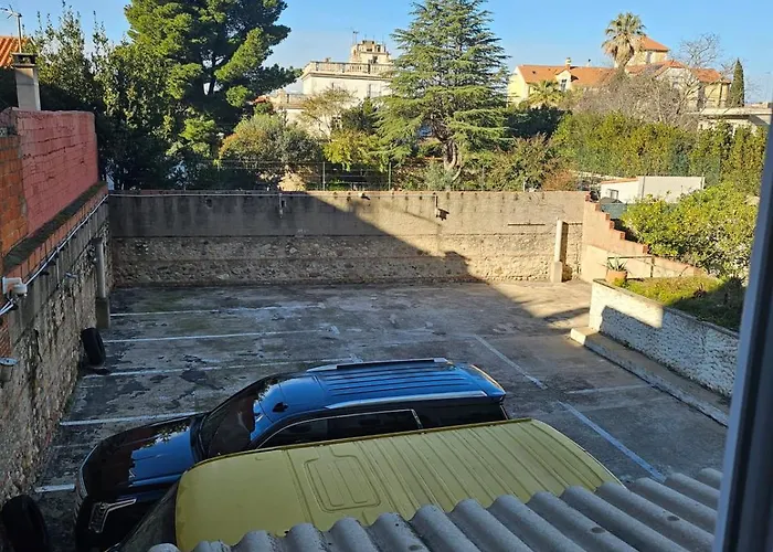 Victoria Proche Stade De Rugby Et Centre 3*