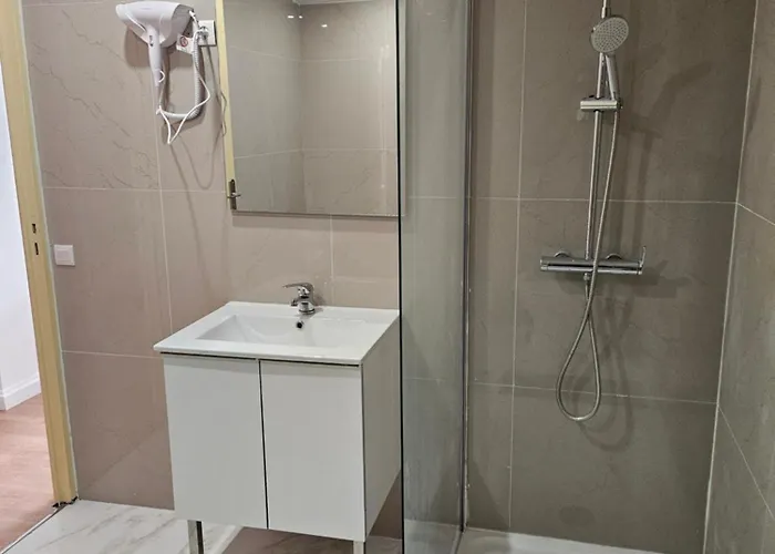 Victoria Proche Stade De Rugby Et Centre 3*