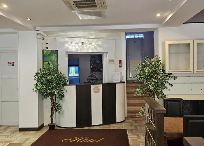 Victoria Proche Stade De Rugby Et Centre 3*