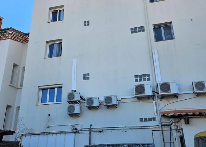 Victoria Proche Stade De Rugby Et Centre Hotel 3*