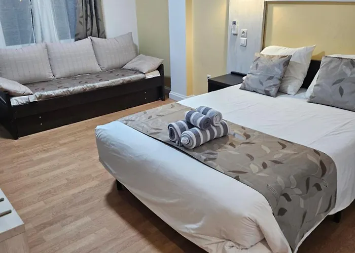 Victoria Proche Stade De Rugby Et Centre 3*