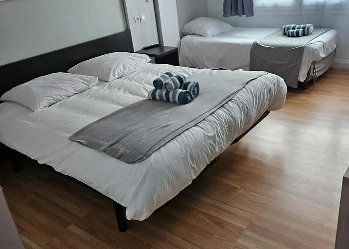 Victoria Proche Stade De Rugby Et Centre 3*